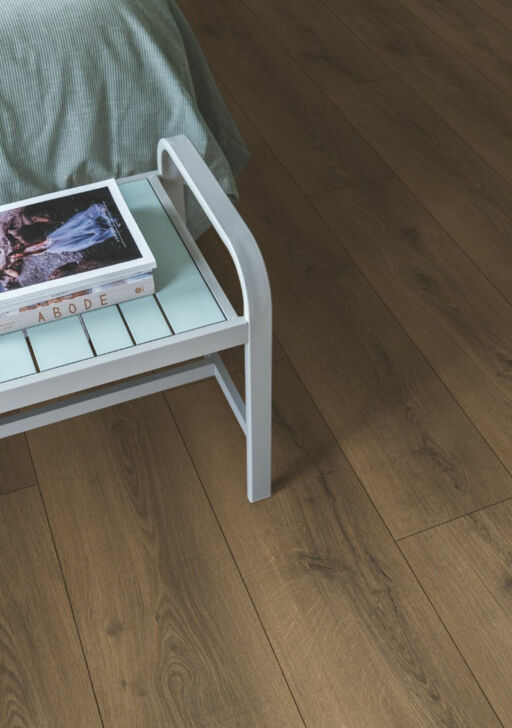 QuickStep CLASSIC Warm Brown Oak Laminate Flooring, 8mm Image 2